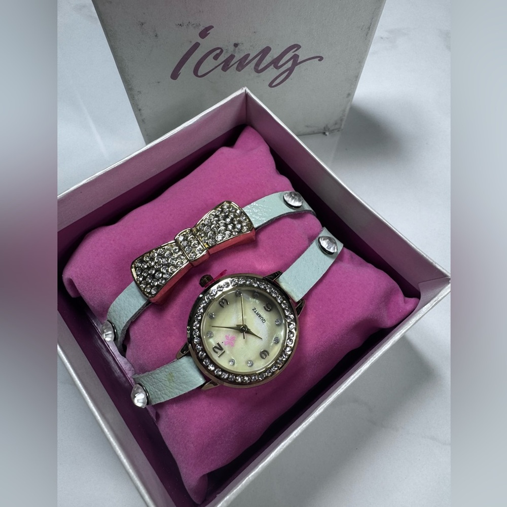 Elegant Silver and Gold Watch with Bow Accent